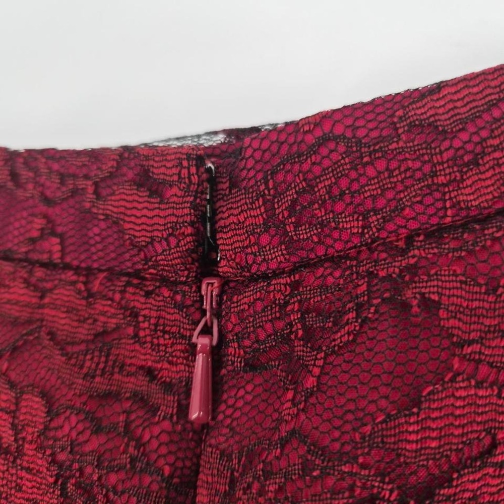 Vintage Worthington red lace midi skirt with zipper closure. Size: 10 - Picture 4 of 5